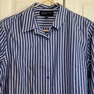 Women’s sz L Jones New York Oxford button down blue & white striped long sleeve